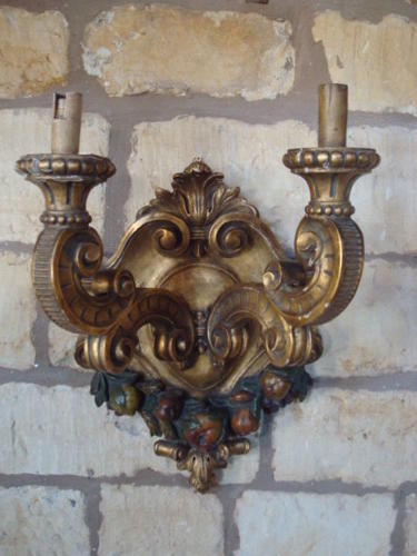 C19th Italian carved giltwood wall light