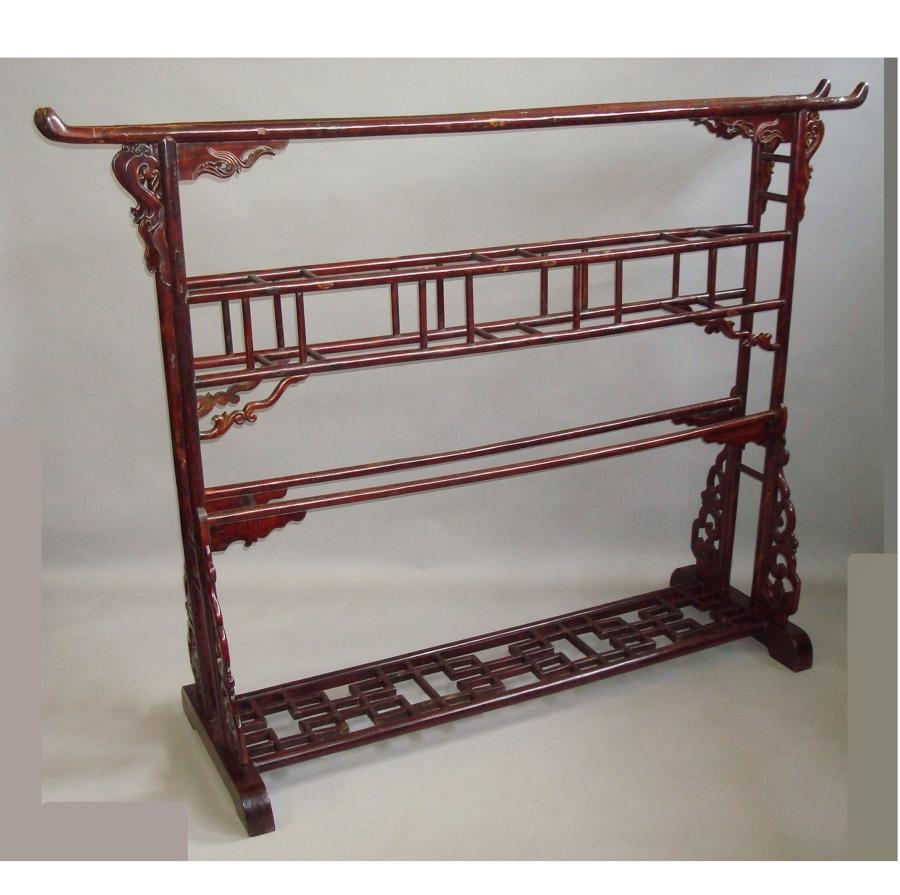 C19th Chinese lacquered robe stand
