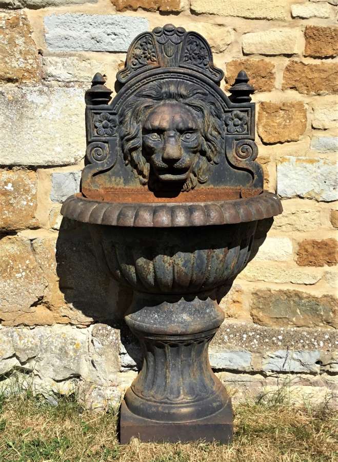 Early C20th cast iron lion mask wall fountain