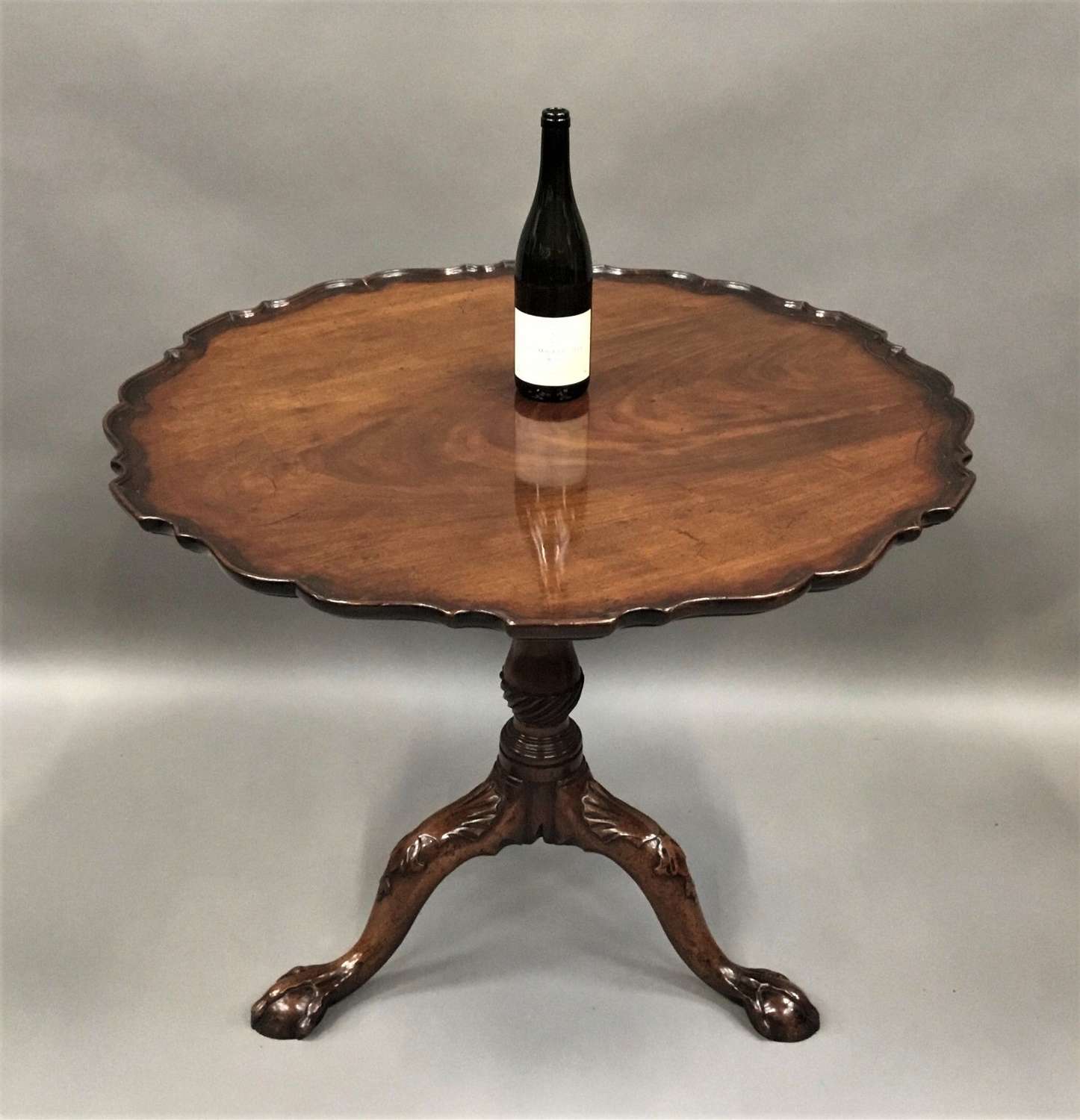 Exceptional George III mahogany piecrust tripod table / supper table