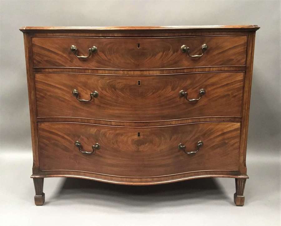 George III Hepplewhite mahogany serpentine dressing chest of drawers