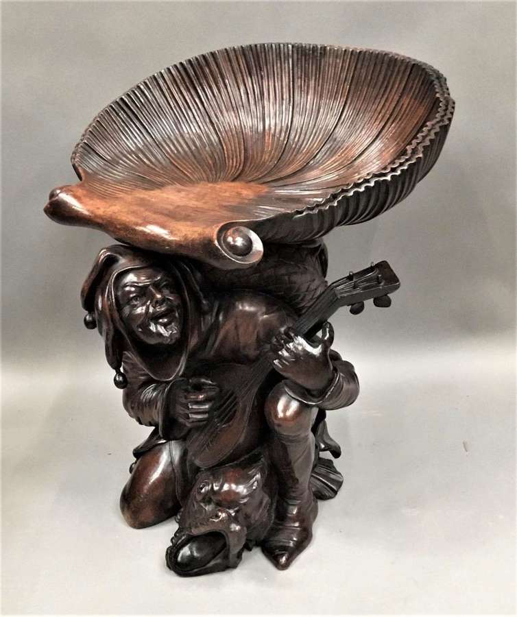 Exceptional C19th Italian carved walnut \