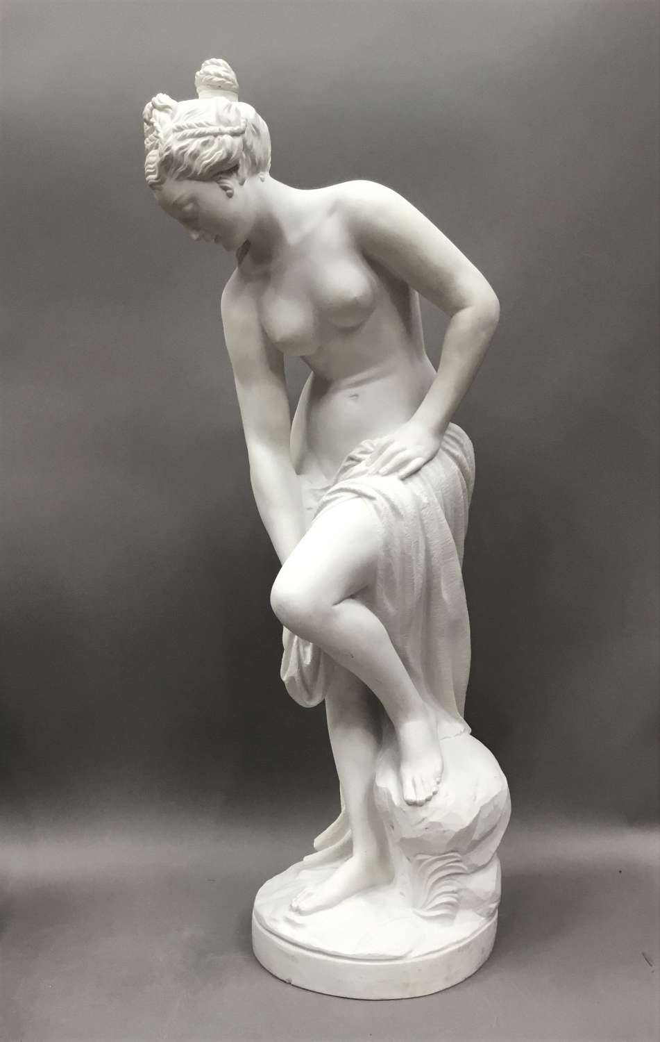 Impressive C19th large marble sculpture of Venus after Bathing