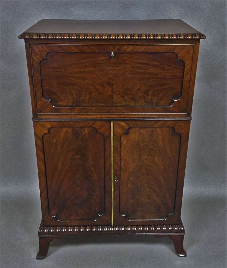Regency mahogany secretaire cabinet of small proportions