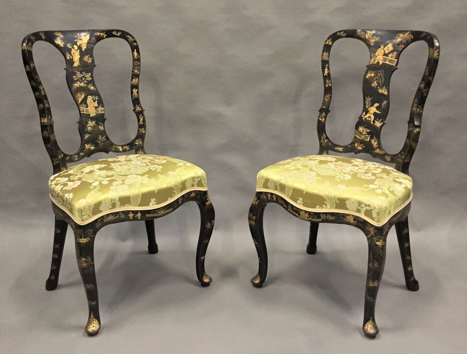 Stylish late C18th pair of Dutch lacquered side chairs