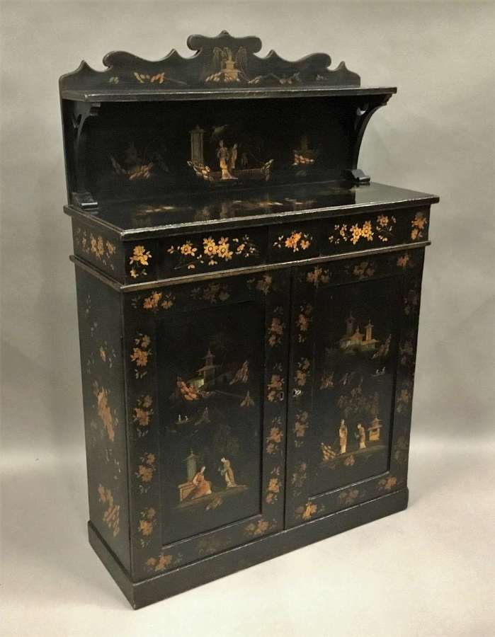 Good Regency Chinoiserie lacquered chiffonier / side cabinet