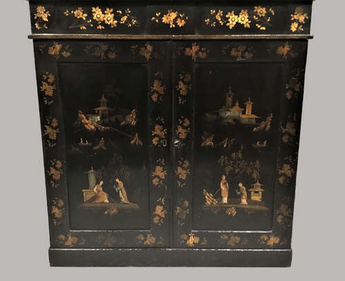 Good Regency Chinoiserie lacquered chiffonier / side cabinet