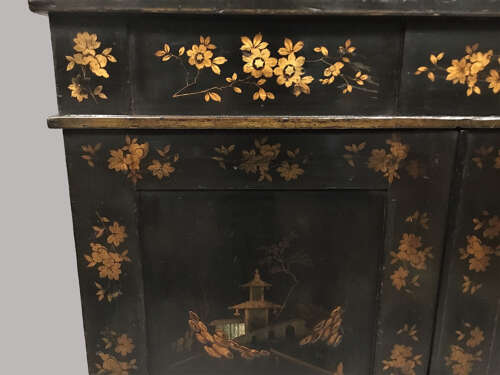 Good Regency Chinoiserie lacquered chiffonier / side cabinet