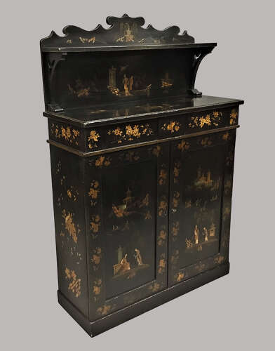 Good Regency Chinoiserie lacquered chiffonier / side cabinet