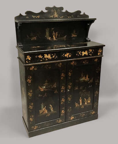 Good Regency Chinoiserie lacquered chiffonier / side cabinet