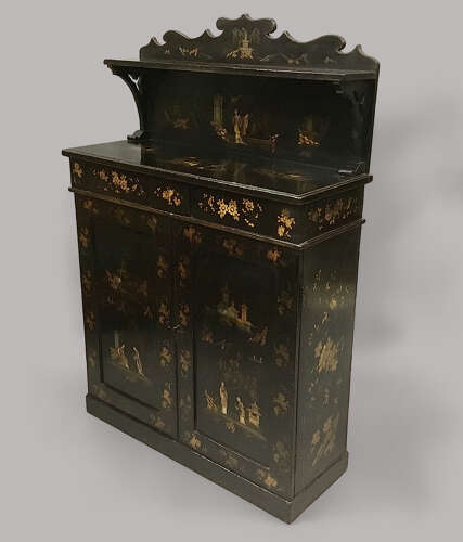 Good Regency Chinoiserie lacquered chiffonier / side cabinet