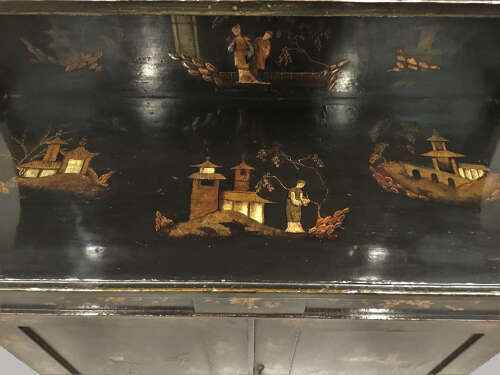 Good Regency Chinoiserie lacquered chiffonier / side cabinet