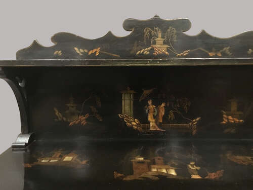 Good Regency Chinoiserie lacquered chiffonier / side cabinet