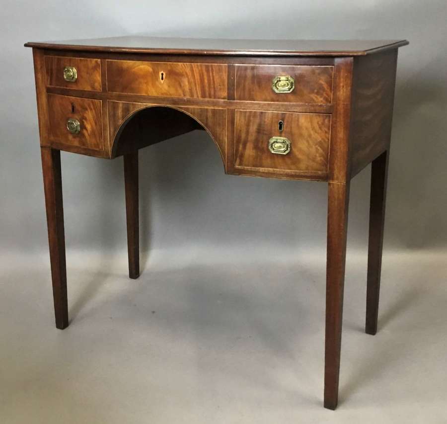 George III Hepplewhite mahogany dressing table / side table