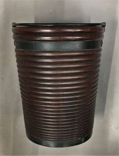 Good large C18th Irish mahogany peat bucket