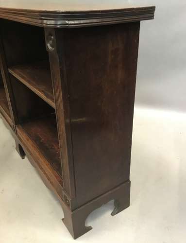 Handsome Regency 'Country House' mahogany open bookcase