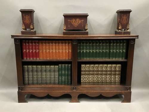 Handsome Regency 'Country House' mahogany open bookcase
