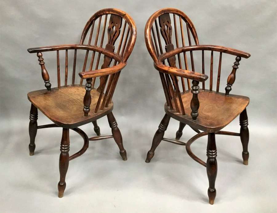 Good C19th pair of burr yew and elm Windsor armchairs