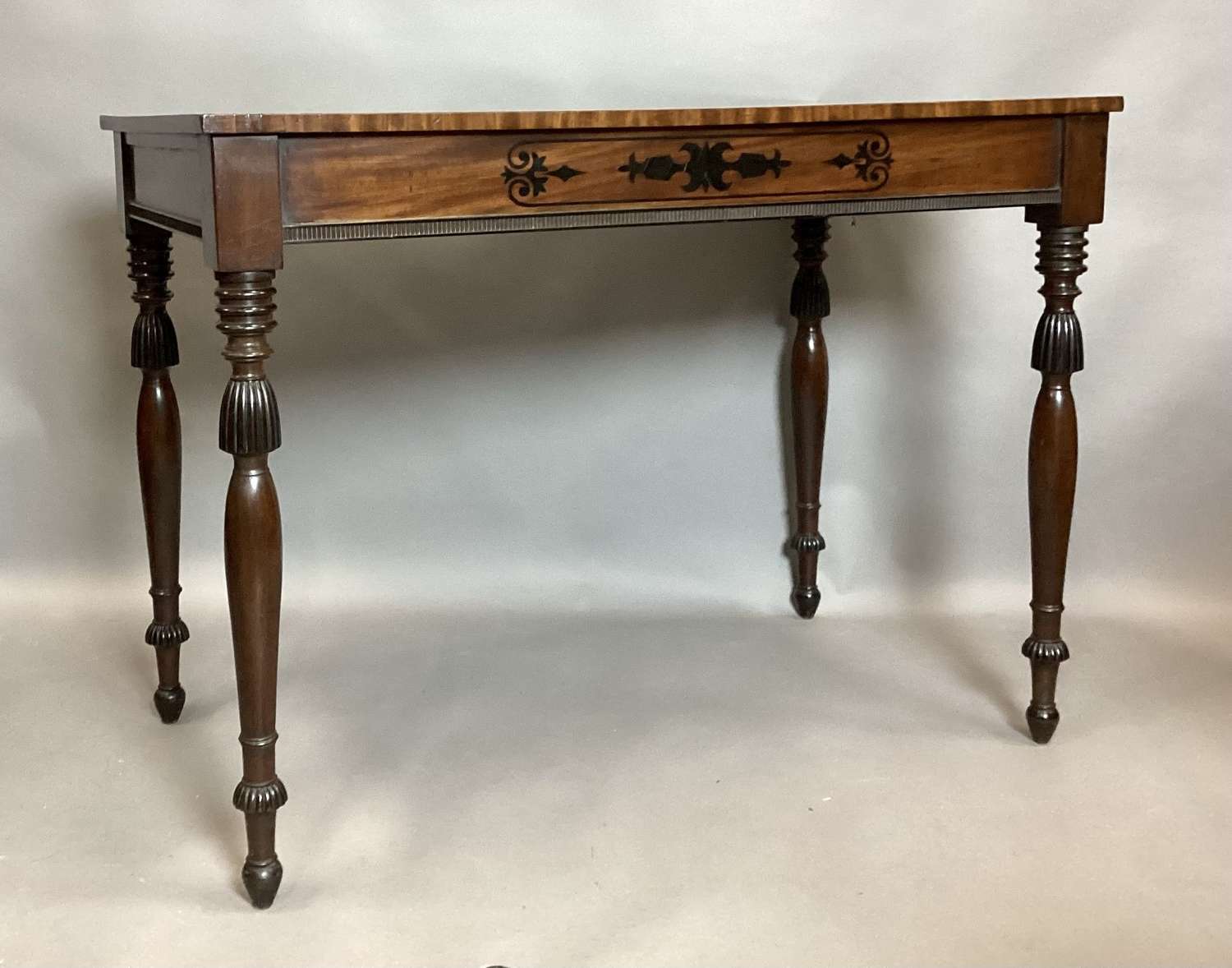 Stylish Regency mahogany and ebony side table / console table