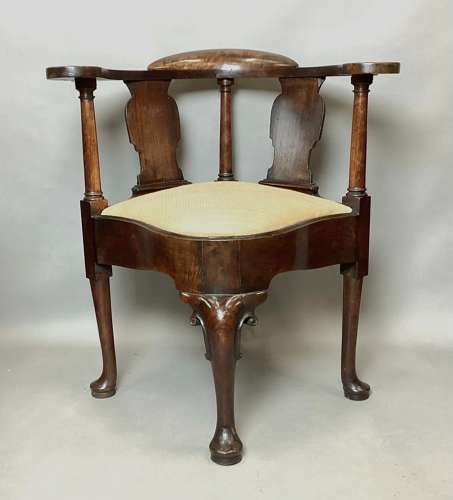 Exceptional George I walnut corner chair
