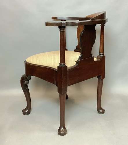 Exceptional George I walnut corner chair