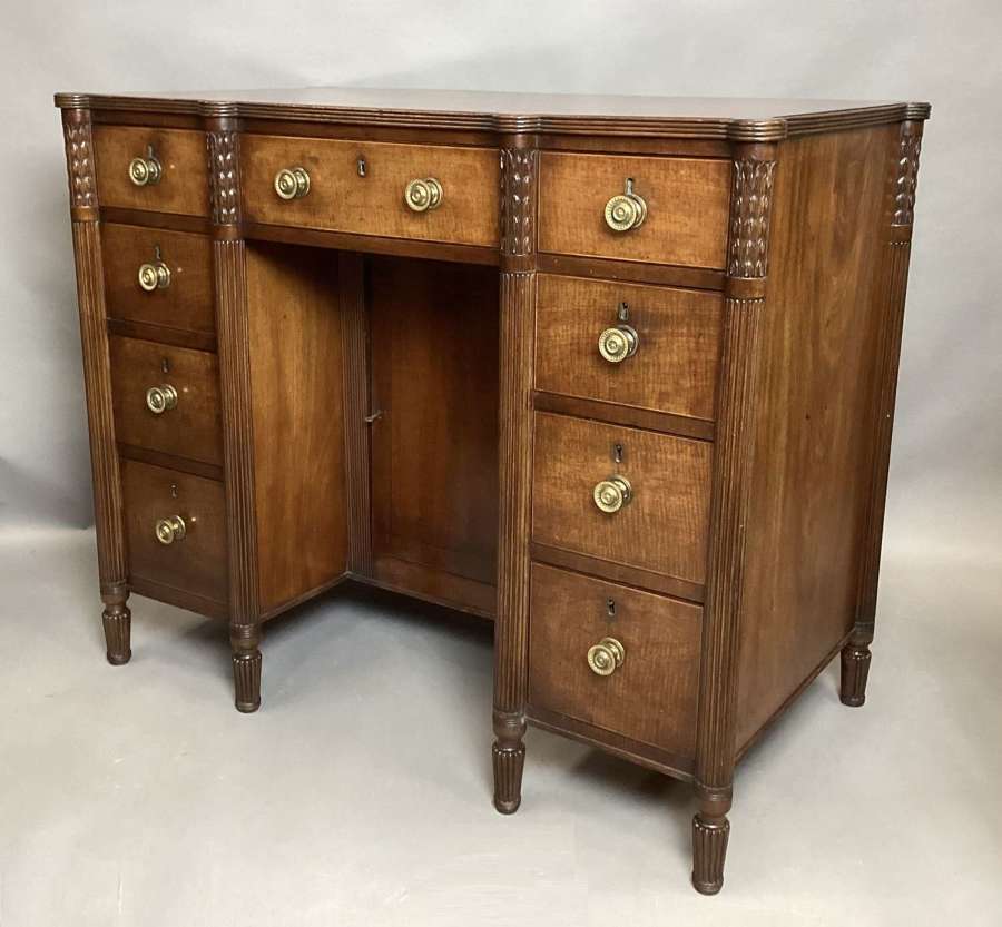 A handsome Regency mahogany dressing table / desk