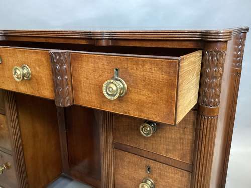 A handsome Regency mahogany dressing table / desk