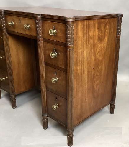 A handsome Regency mahogany dressing table / desk