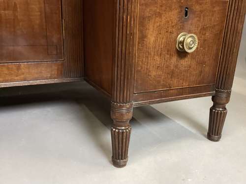 A handsome Regency mahogany dressing table / desk