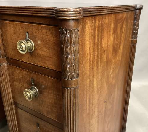 A handsome Regency mahogany dressing table / desk