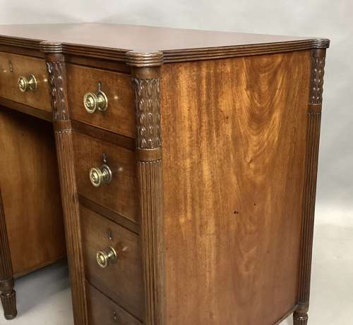 A handsome Regency mahogany dressing table / desk