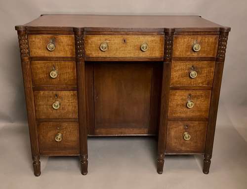 A handsome Regency mahogany dressing table / desk