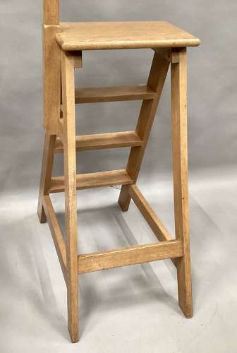 Good quality late C19th golden oak set of library steps