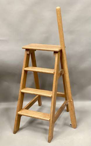 Good quality late C19th golden oak set of library steps