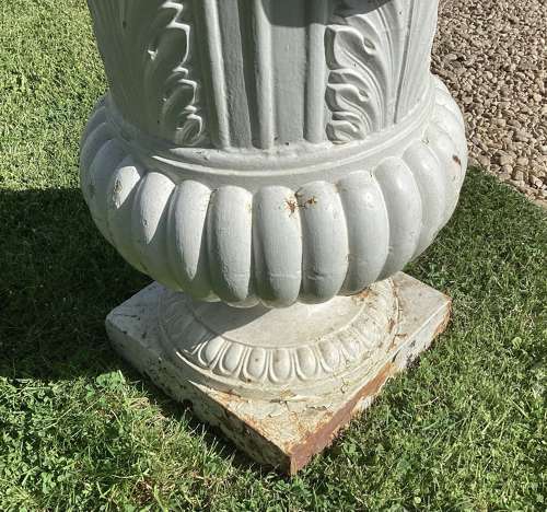 Good large C19th cast iron garden urn