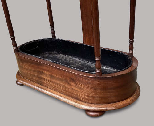 Exceptional Regency mahogany 'snake' hat and coat hall stand