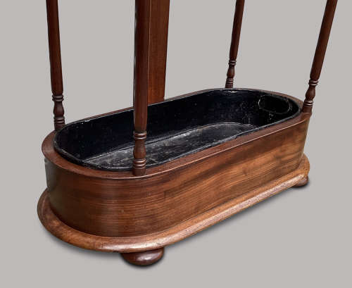Exceptional Regency mahogany 'snake' hat and coat hall stand