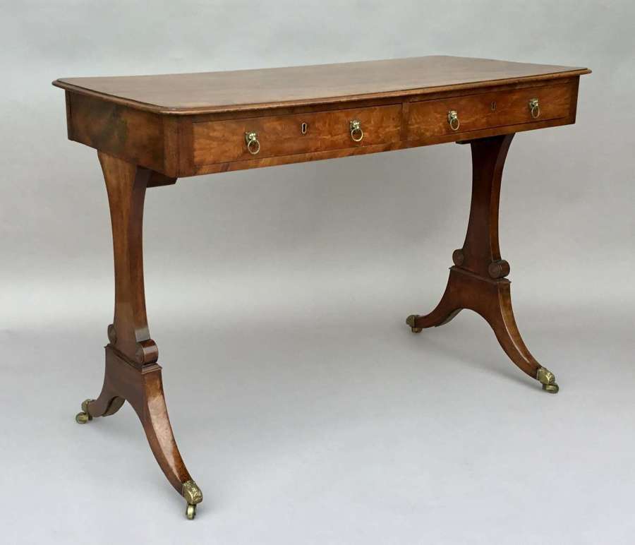 Elegant Irish Regency mahogany side / centre table