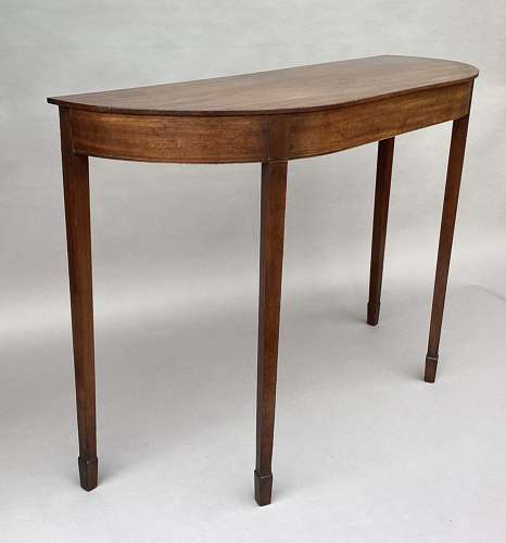 Elegant George III mahogany side table / console table
