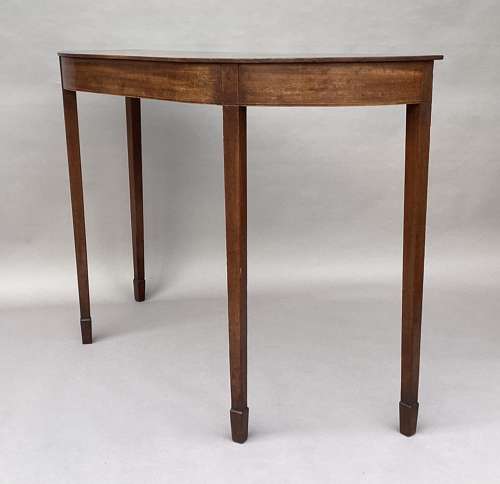 Elegant George III mahogany side table / console table
