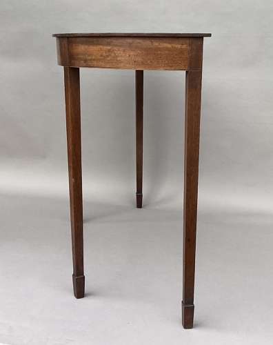 Elegant George III mahogany side table / console table