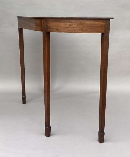 Elegant George III mahogany side table / console table