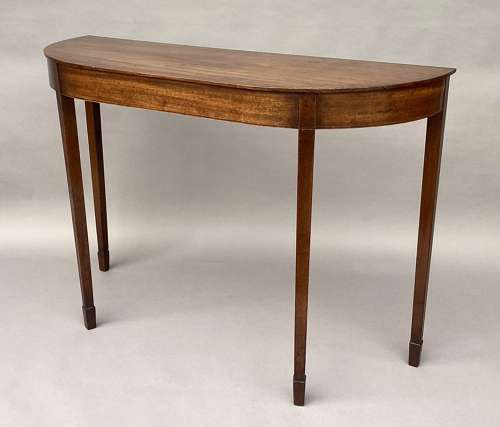 Elegant George III mahogany side table / console table