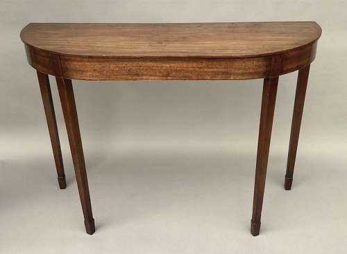 Elegant George III mahogany side table / console table