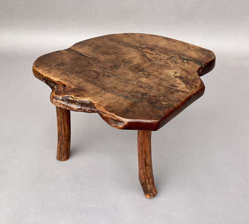 Late C18th charming primitive small yew wood table