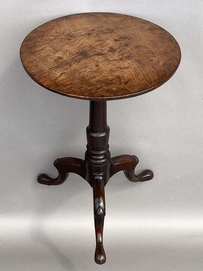 Charming Irish Georgian burr oak tripod wine table