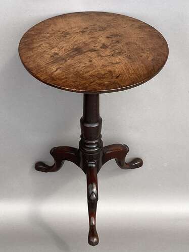 Charming Irish Georgian burr oak tripod wine table