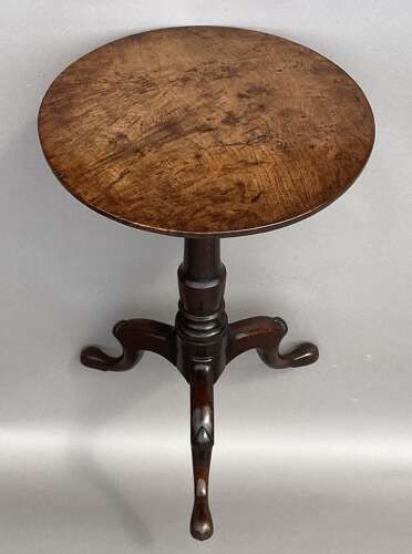 Charming Irish Georgian burr oak tripod wine table