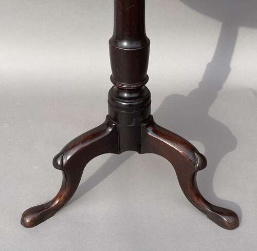 Charming Irish Georgian burr oak tripod wine table