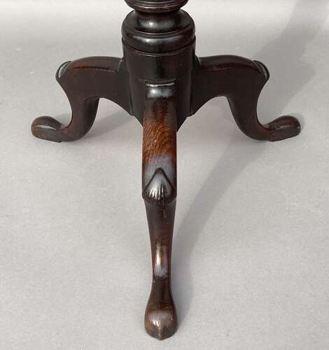 Charming Irish Georgian burr oak tripod wine table